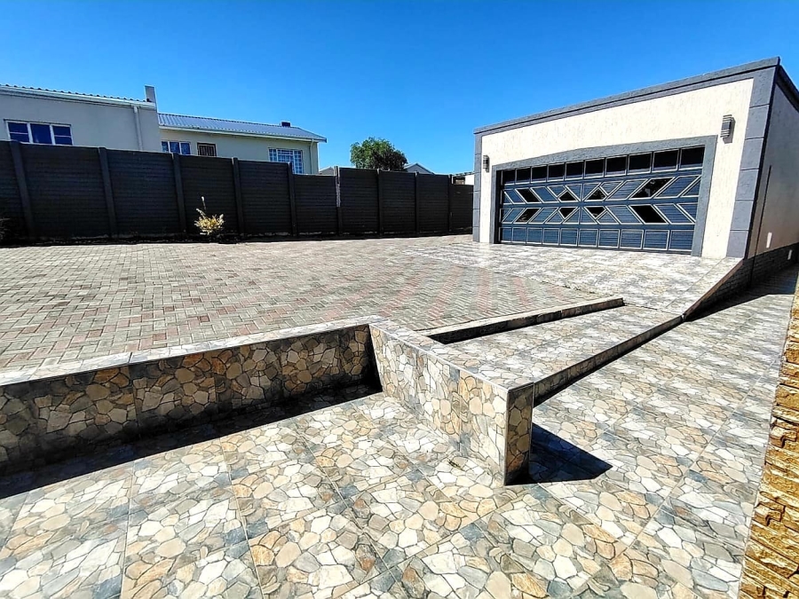 4 Bedroom Property for Sale in West Bank Eastern Cape